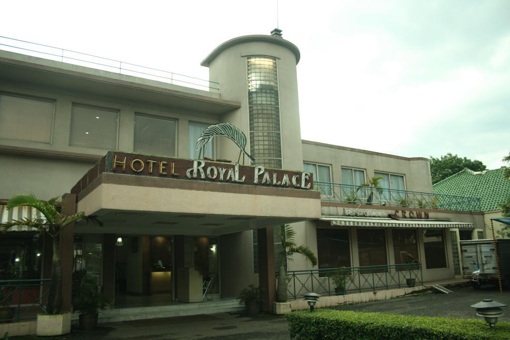 Hotel Royal Palace Bandung Exteriör bild